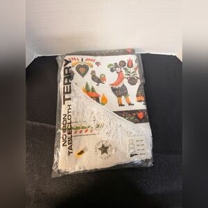 New VTG Pennsylvania Dutch Parisian Print Folk Art Terry cloth Tablecloth Round